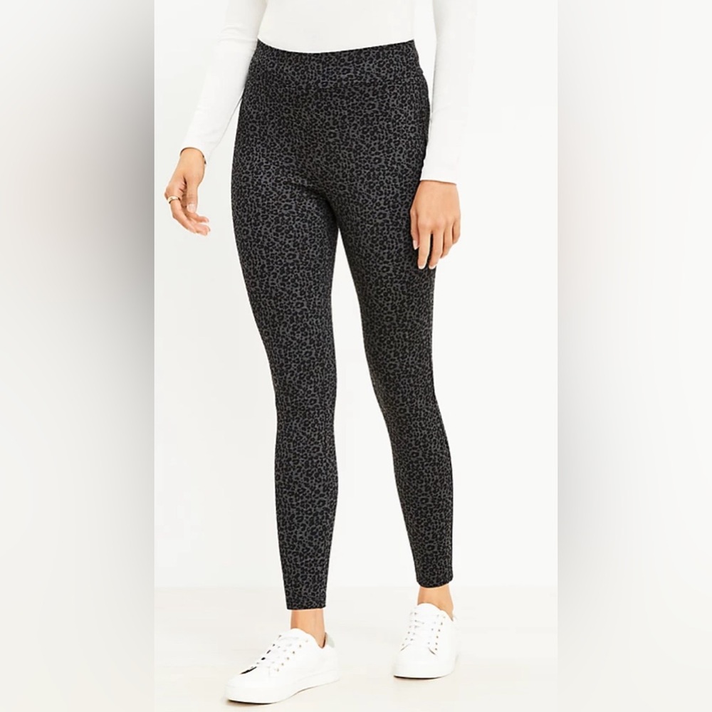 LOFT NWT Leopard Daisy Print Pointe Black Leggings‎ Size MP